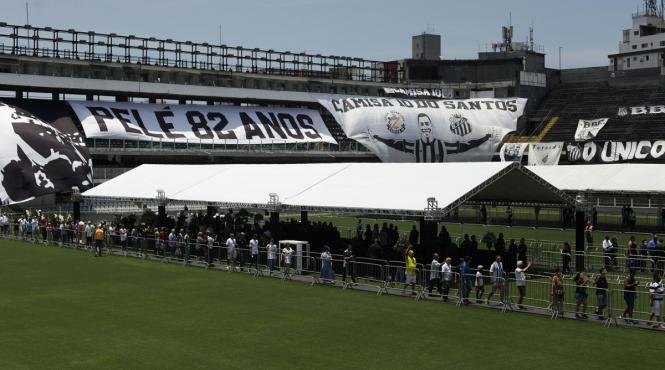 cozi kilometrice stadion sicriu pele