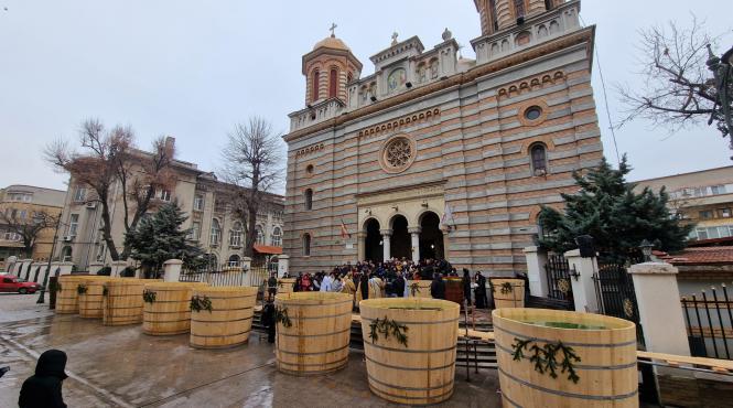 sfintire apa mare slujba boboteaza ips teodosie