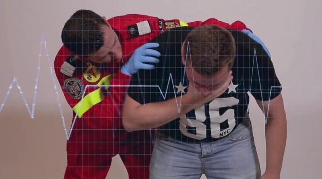 ajutor persoana inecat mancare heimlich