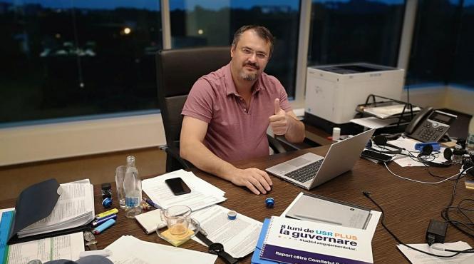 cristian ghinea administrator salariu firma consultanta subventie asociat