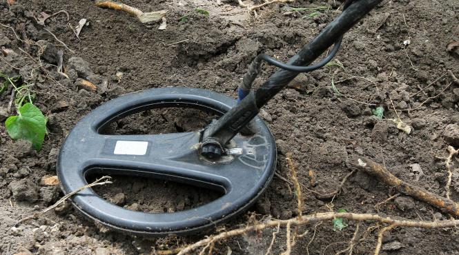 aur nazist vanatori comori sapaturi sat