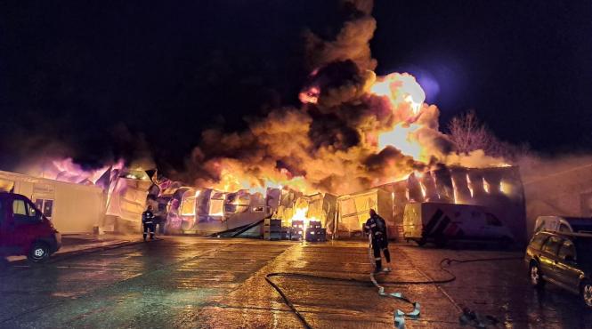 incendiu devastator depozit deva