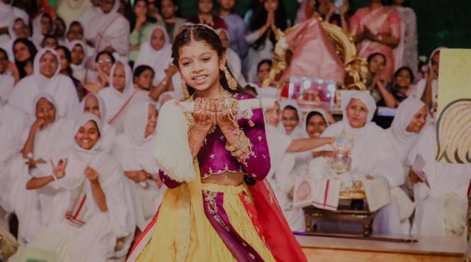 fetita renuntat avere milioane dolari devine calugarita