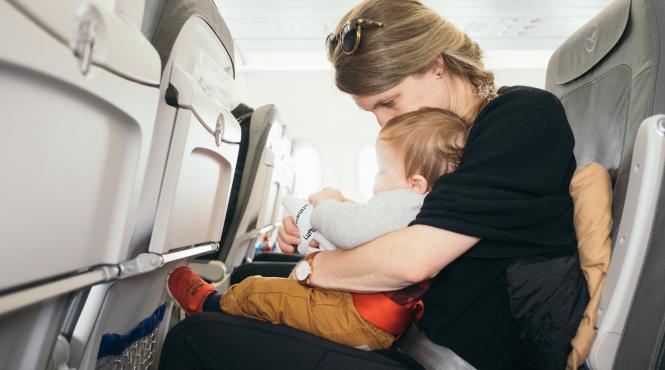 calatorie avion bebelus bagaj