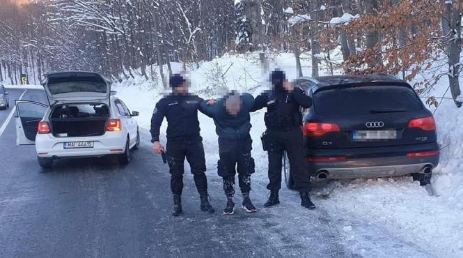 cate pachete de tigari de contrabanda pot intra intr un audi q7