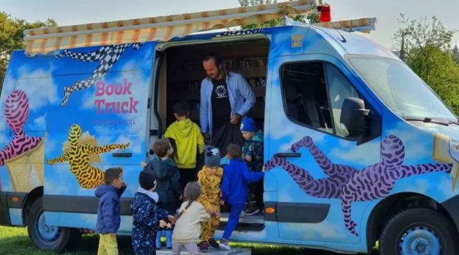 booktruck biblioteca mobila copii sate