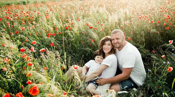 relatie familie prietenie cuplu serviciu