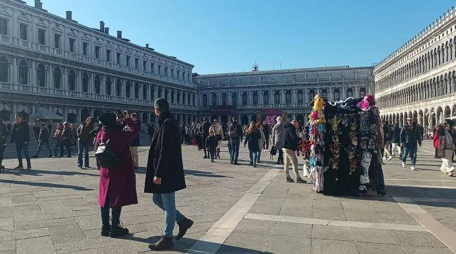 carnaval venetia turisti evenimente cazare