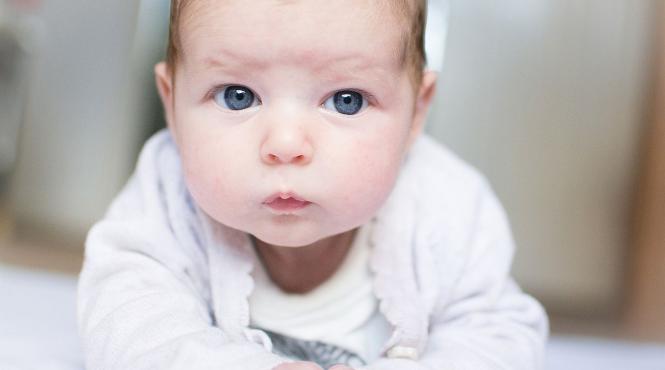 pahar vin baut sarcina fata copil