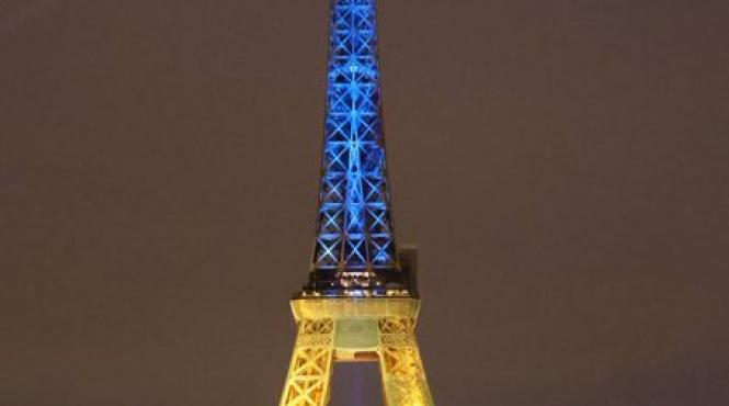 turnul eiffel iluminat culori ucraina