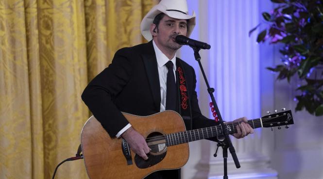 lider kiev noul cantec cantaret country brad paisley