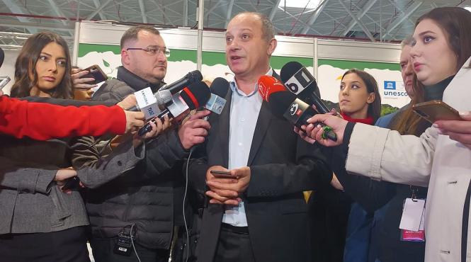 targ turism politica vacante strainatate