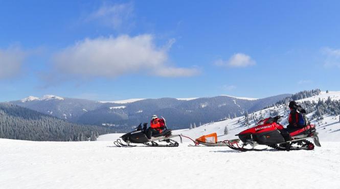 48 persoane salvate munte