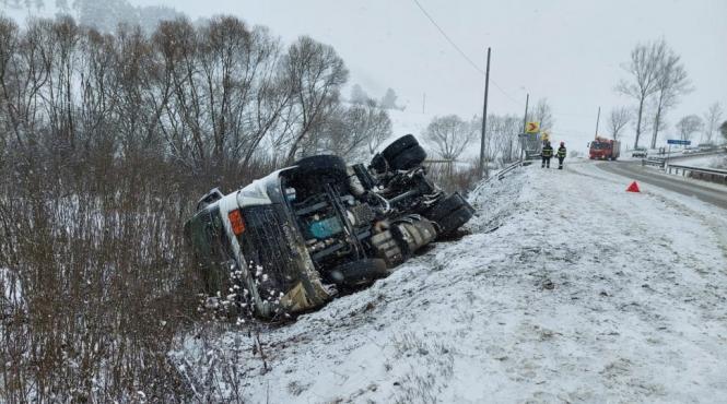 cisterna incarcata motorina benzina rasturnata de 578