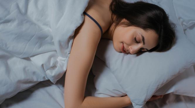 femeie doarme 22 ore fiecare zi frumoasa adormita viata reala