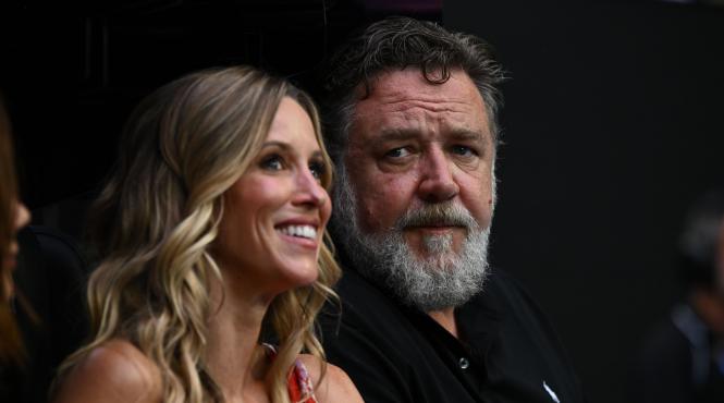 russell crow si iubita sa interzisi restaurant melbourne motivul