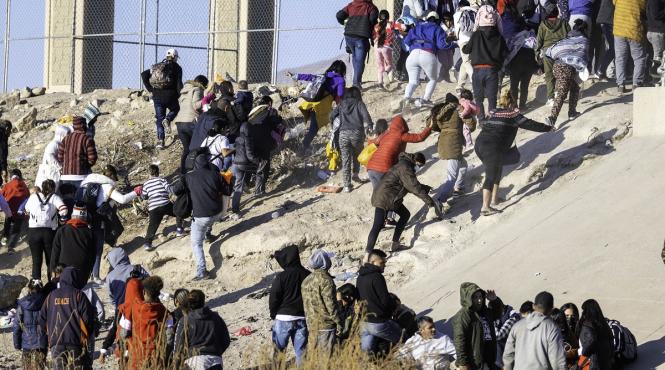 migranti inclusiv copii inghesuiti tir abandonat