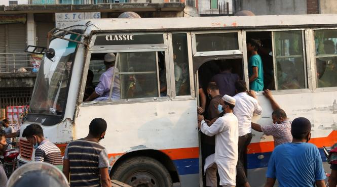 tragedie bangladesh zeci de morti accident autobuz