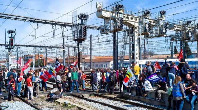 proteste explozive franta legea pensiilor