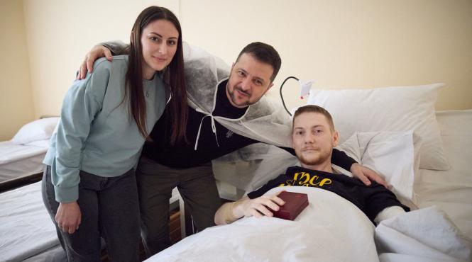 volodimir zelenski medalii soldati raniti