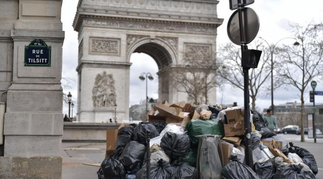 mormane gunoaie paris strazi celebre munti deseuri