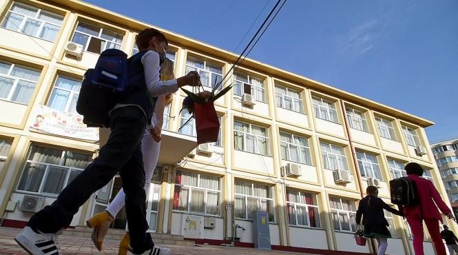 scandal transport elevi curtea constitutionala