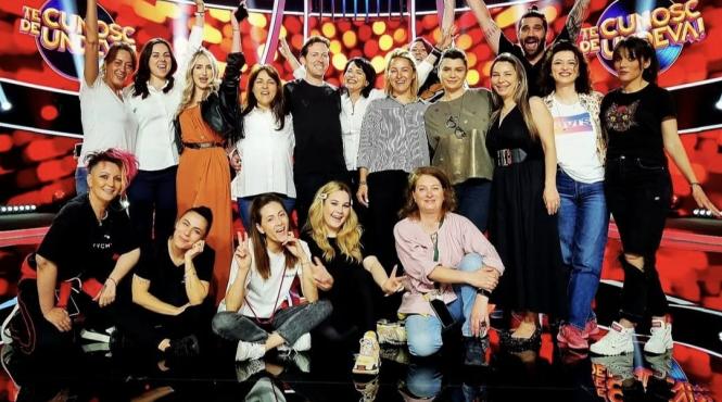 specialistii in make up si coregrafiei ai celebrei productii wednesday semneaza momentele artistice de la te cunosc de undeva