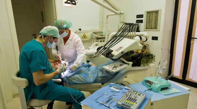 fals dentist sirian sector 5 retinut politie