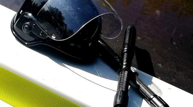 bastoane electrosocuri casti protectie