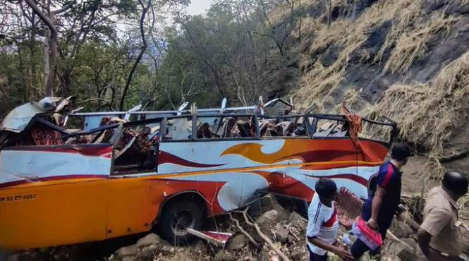 autobuz muzicieni prabusit 13 morti