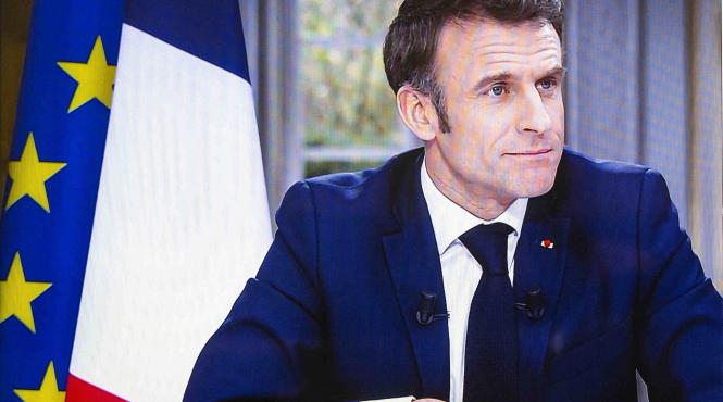 emmanuel macron promulga legea pensiilor proteste 1 mai