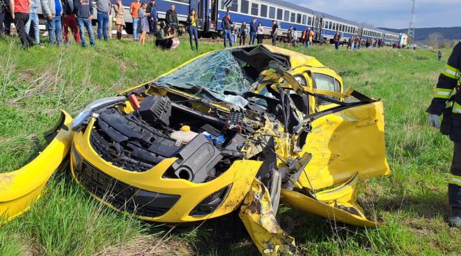 masina lovita tren femeie copil vaslui