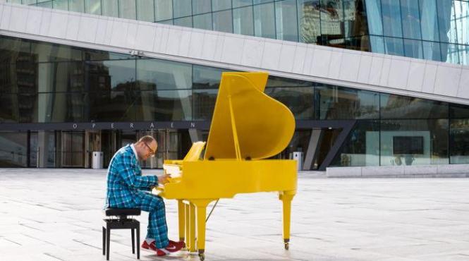 tarantino al pianului clasic aksel kolstad va sustine 3 reprezentatii pe 1 iunie la teatrul godot