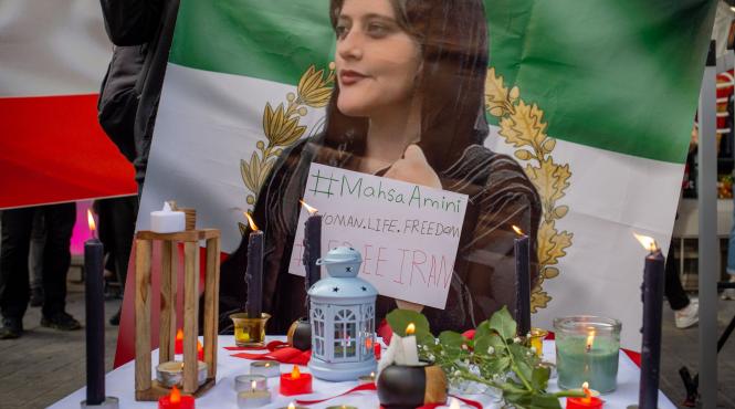 mormant vandalizat iran mahsa amini