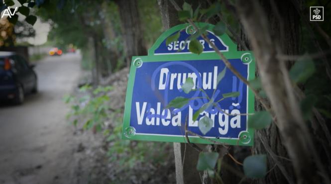 cearta pe un drum de pamant in care iti rupi masina politicienii se acuza soferii sufera