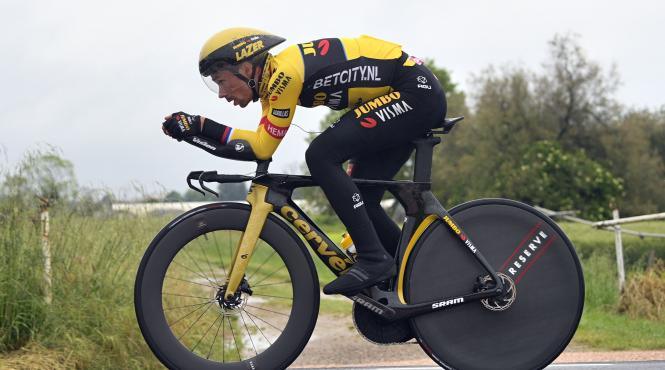 roglic castigator giro d italia