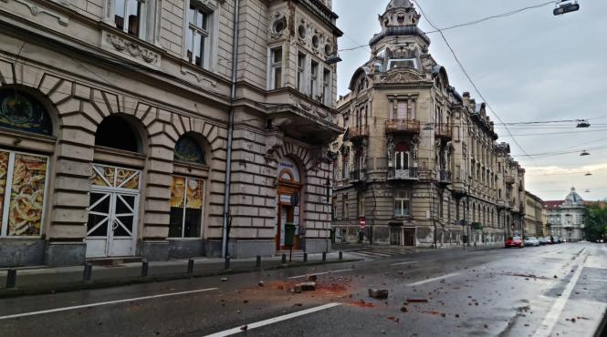 oameni speriati strazi arad cutremur puternic pompieri