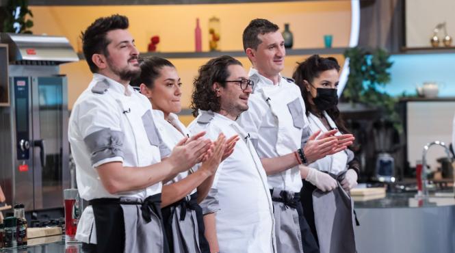 ciocnirea amuletelor diseara la chefi la cutite ce fac chefii pentru a impresiona juriul alcatuit din distributia serialului lia