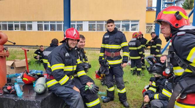 eroi pompieri incendiu expozie petromidia
