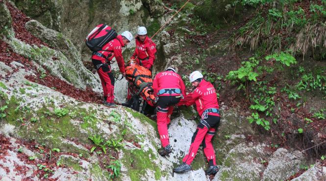 oameni salvati munte brezoi zarnesti salvamont smurd