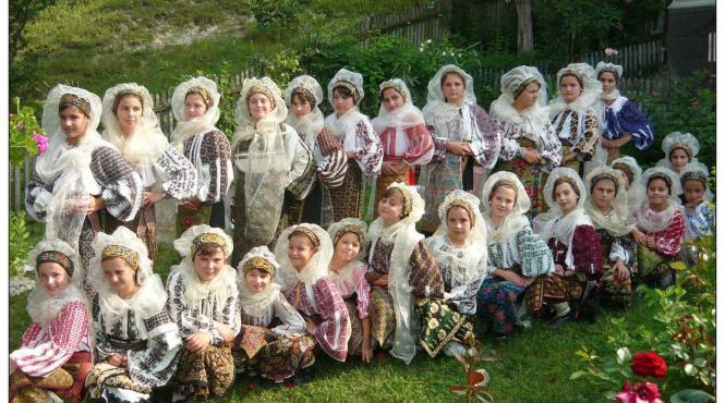 ziua universala ie stramoseasca mandre romance traditii