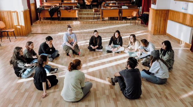 exprientaideoideis pune pe scena si pe ecrane relatia oamenilor cu orasele lor victor morozov semneaza scenariile celor doua productii