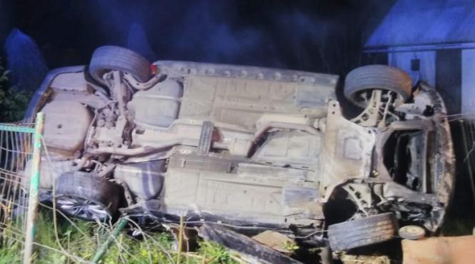 tanar mort rasturnat masina curte bistrita