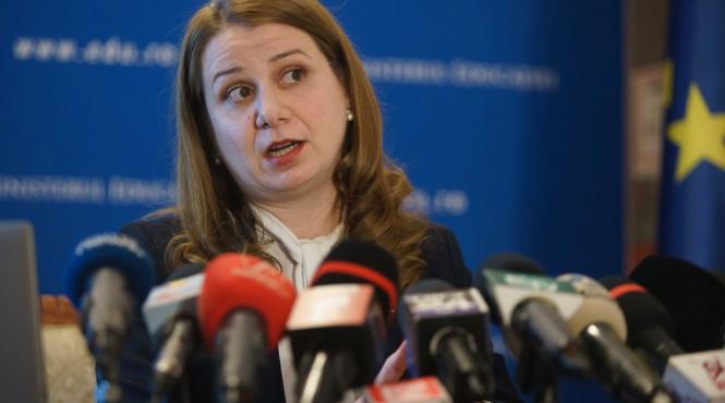 ministrul educatiei despre scurgerea de subiecte fotografii realizate cu camere microscopice aflate in nasture