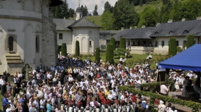 manastirea putna pregatiri sarbatoare