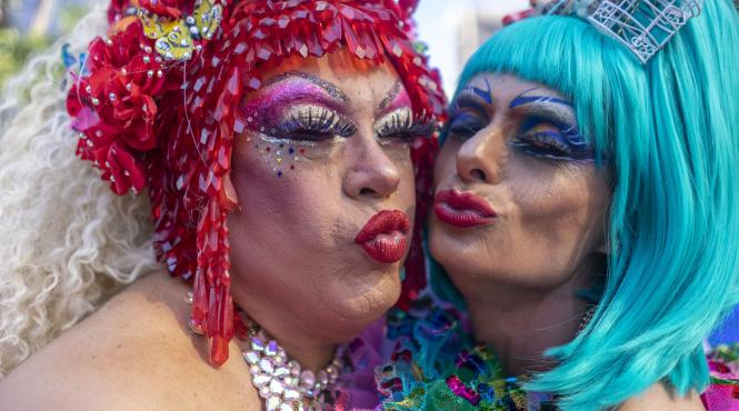 bisexualitate triplat trei decenii continua creasca