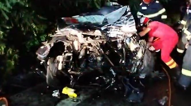 tragedie in valcea coliziune violenta intre un tir un microbuz si un autoturism patru oameni au murit