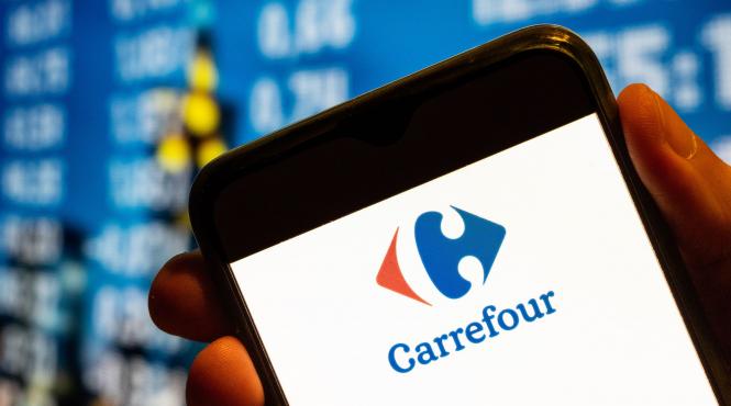 tranzactie uriasa piata retail carrefour cumpara doua mari lanturi hipermarketuri