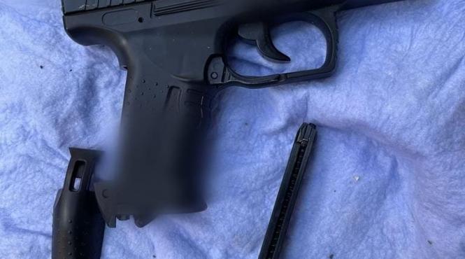 tanar impuscat picior