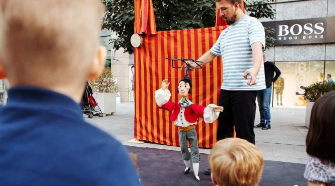 freestyle puppetry in premiera la constanta